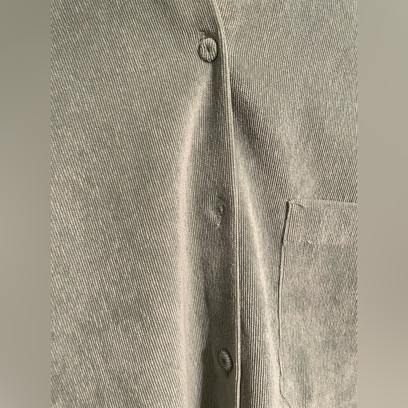 Women’s Zara button up shirt. Size Large. Soft material. (READ DESCRIPTION) - Picture 4 of 7